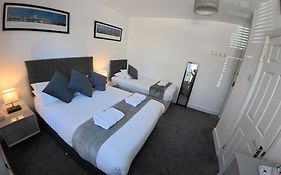 Oakhurst Gatwick And Holiday Parking Five Pounds Per Day And Transport Between Six Am And Eleven Pm